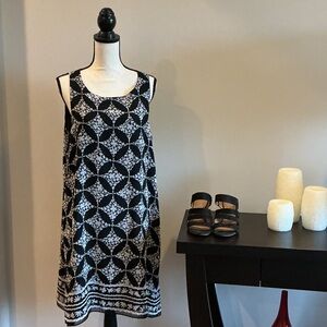 Max Studio Black & White Sleeveless Patterned Shift Dress